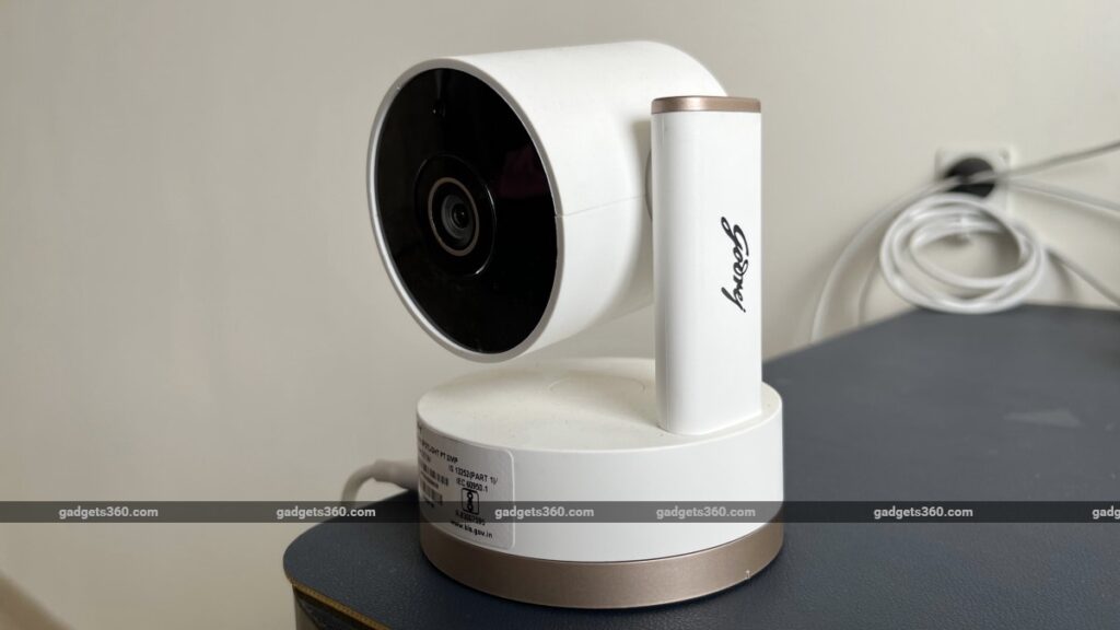 godrej_spotlight_pan_tilt_home_security_camera_review_main_1647595496666.jpg