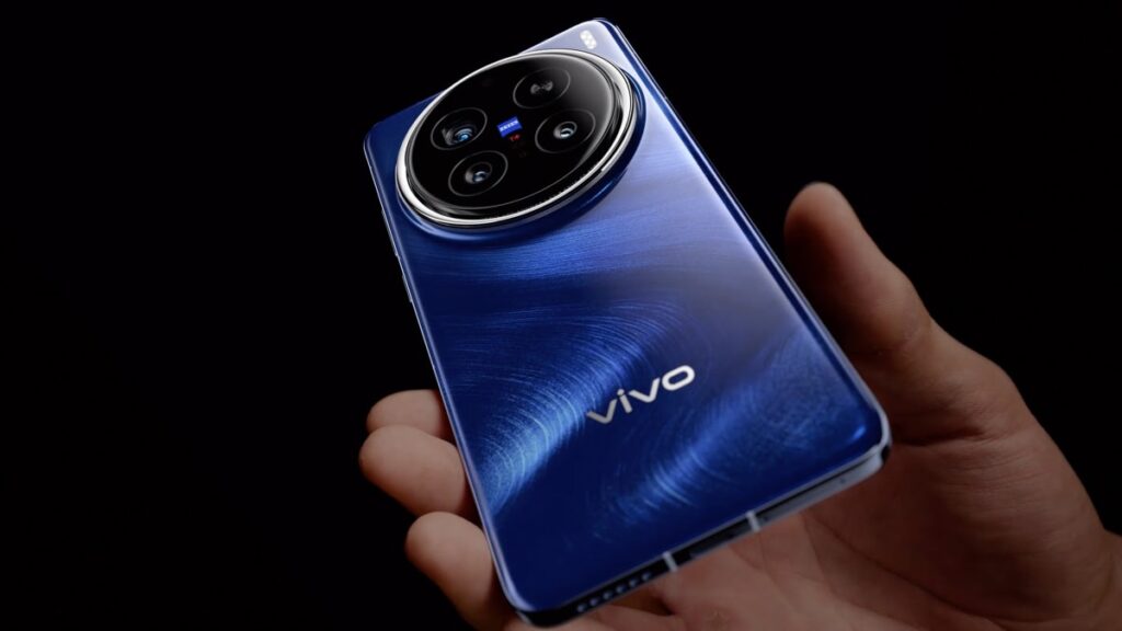 vivo_X200_pro_main_big_gadgets_360_1728301511059.jpg