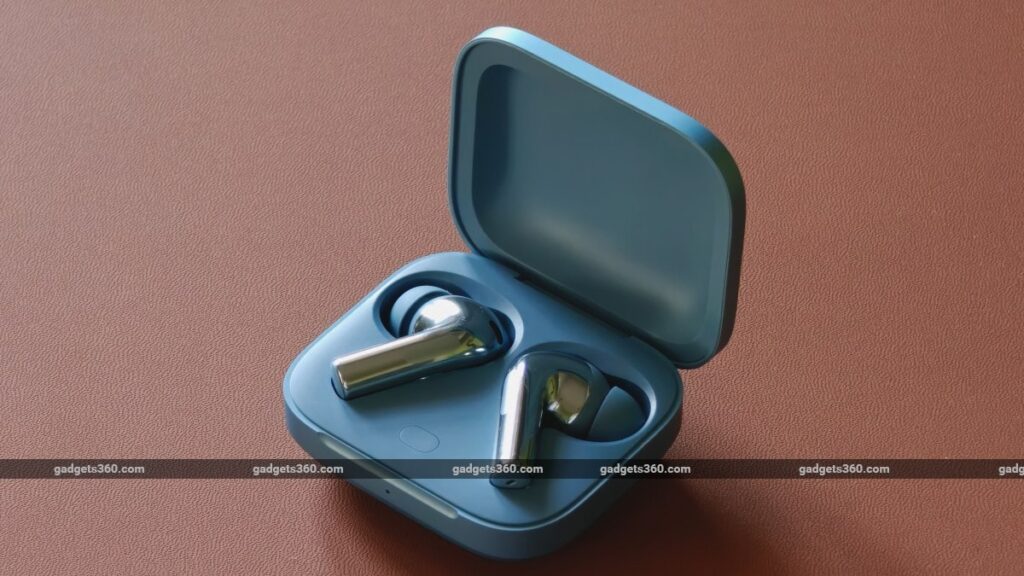 OnePlus_Buds_3_open_main_big_ndtv_1709203452446.jpg