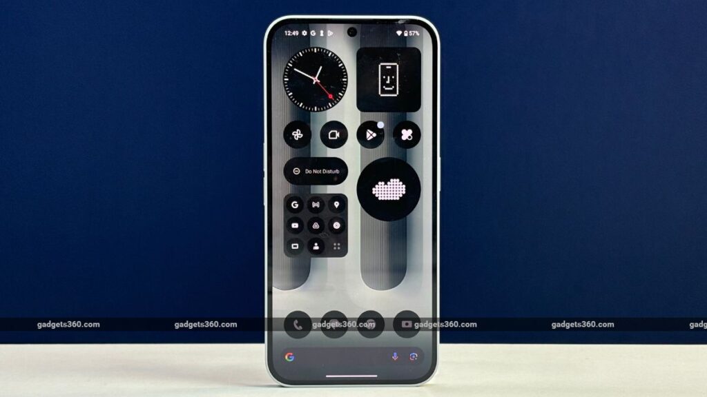 nothing_phone_2a_plus_front_gadgets_360_1724401148090.jpg