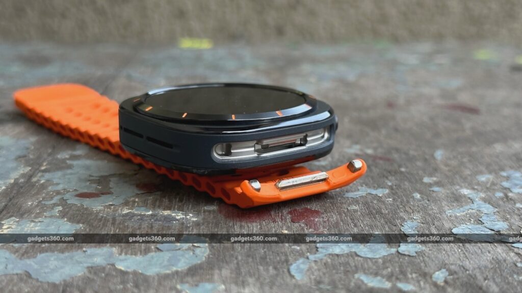 samsung_galaxy_watch_ultra_design_dynamic_lug_gadgets_360_1726568280997.jpg