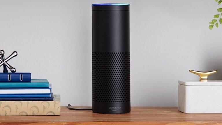 amazon_echo_desk_official_1484206453614.jpg