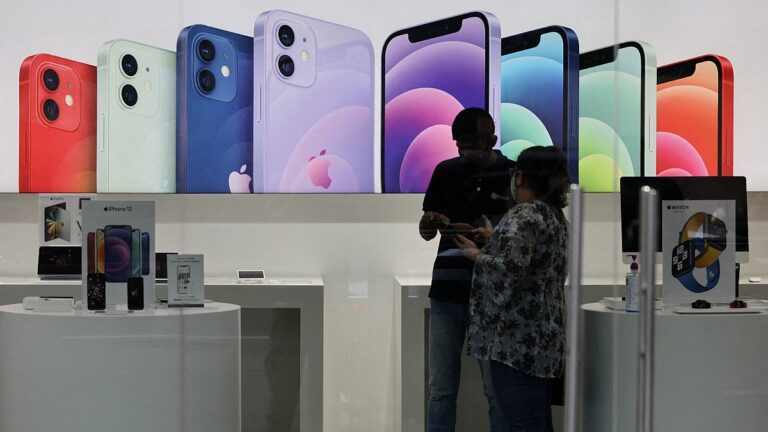 apple_india_store_mumbai_reuters_1639974055487.jpg