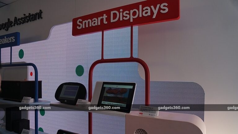 google_smart_displays_gadgets_360_1515686687409.jpg