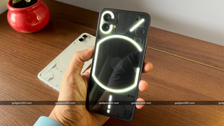 nothing_phone_1_glyph_gadgets360_1658412895411.jpg