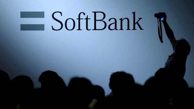 softbank_reuters_1679565684360.jpg