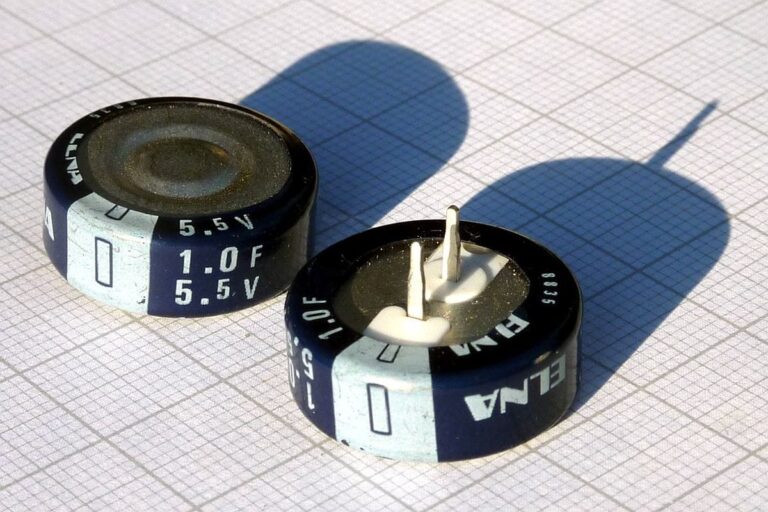 supercapacitor_elcap_wikimedia_commons_1680517714971.jpg