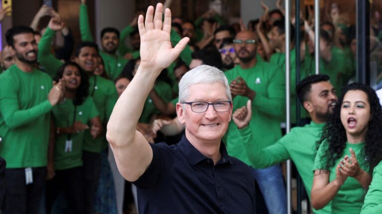 tim_cook_india_reuters_1681968795847.jpg