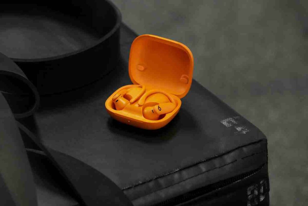 Powerbeats-Pro-2-Electric-Orange-2-1.jpeg