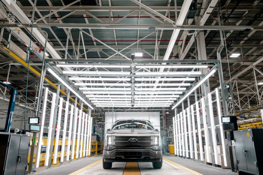 Rouge-Electric-Vehicle-Center_00.jpg