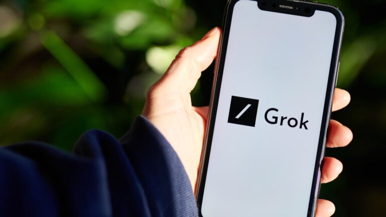 grok_Ai_bloomberg_1714831795315.jpg