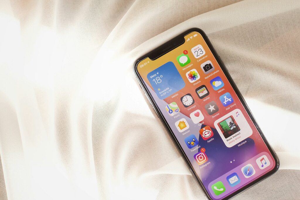 iphone_interface_david_grandmougin_unsplash_1712037874774.jpg