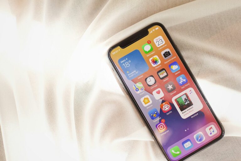 iphone_interface_david_grandmougin_unsplash_1712037874774.jpg