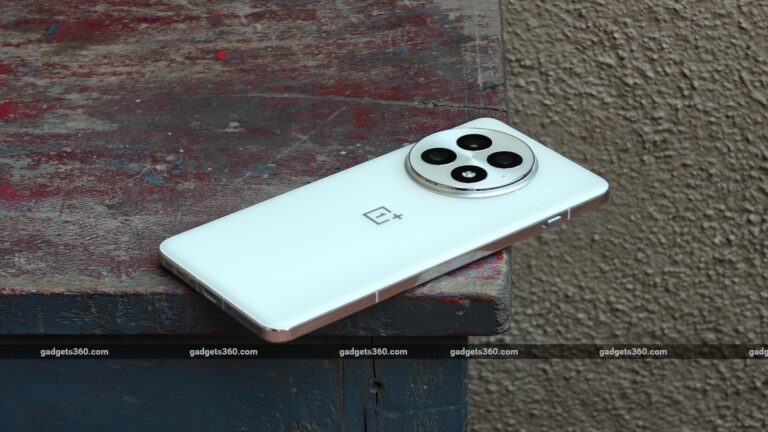oneplus_13_battery_gadgets_360_1736255584810.jpg