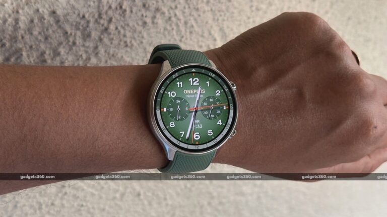 oneplus_watch_2r_front_main_big_gadgets_360_1721736285598.jpg