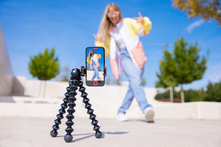 teen-girl-creator-filming-GettyImages-1426152285.jpg