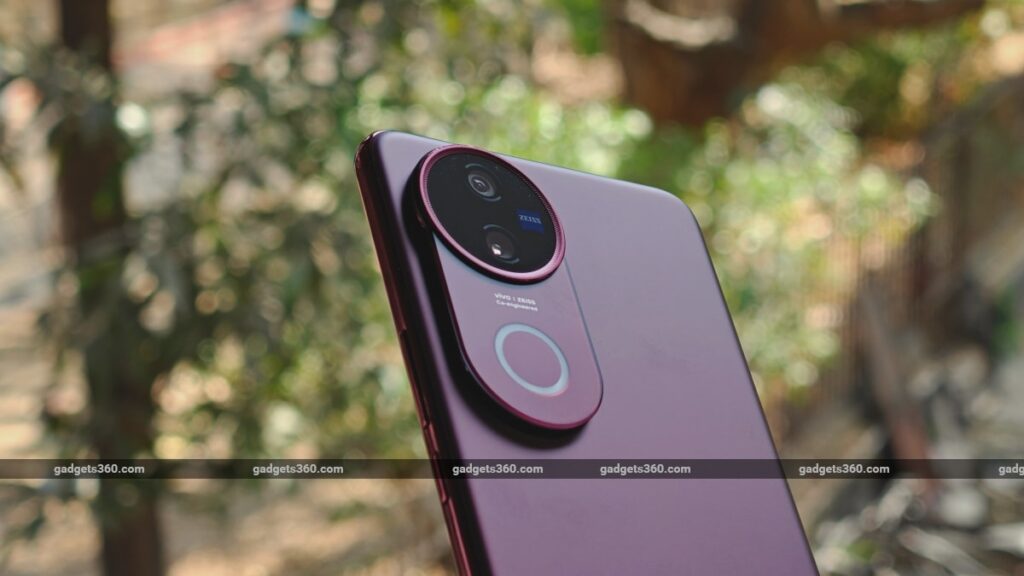vivo_v50_main_big_gadgets_360_1740397785480.jpg