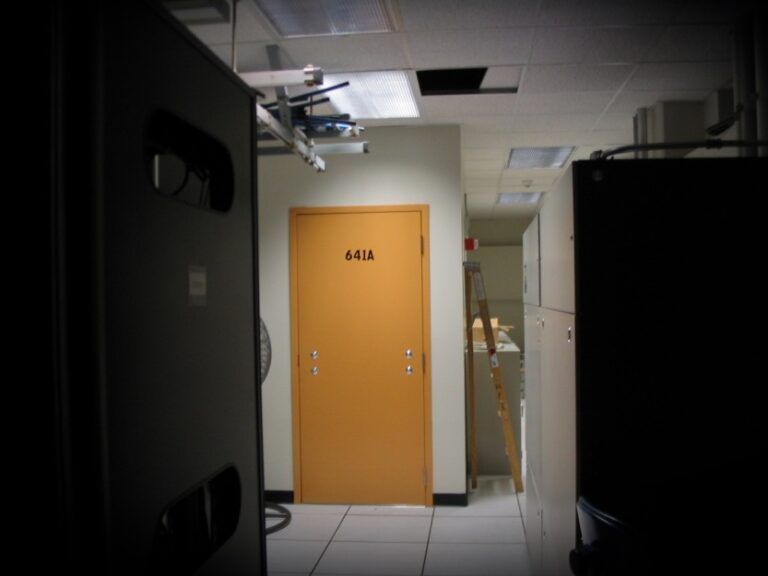 641-a-room-att.jpg