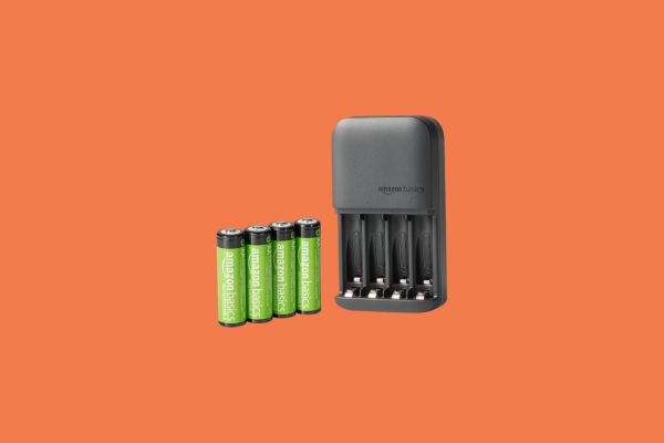 Amazon-Basics-4-Bay-Battery-Charger-for-AA-AAA-Rechargeable-Batteries.jpg