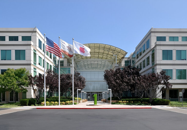 960px-Apple_Headquarters_in_Cupe-1.jpg