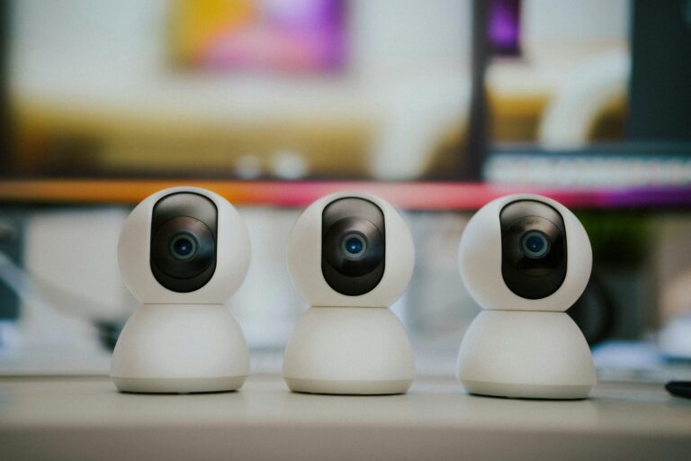 free-photo-of-webcam-security-camera-smart-home-monitoring-equipment-on-home-office-table-scaled.jpe