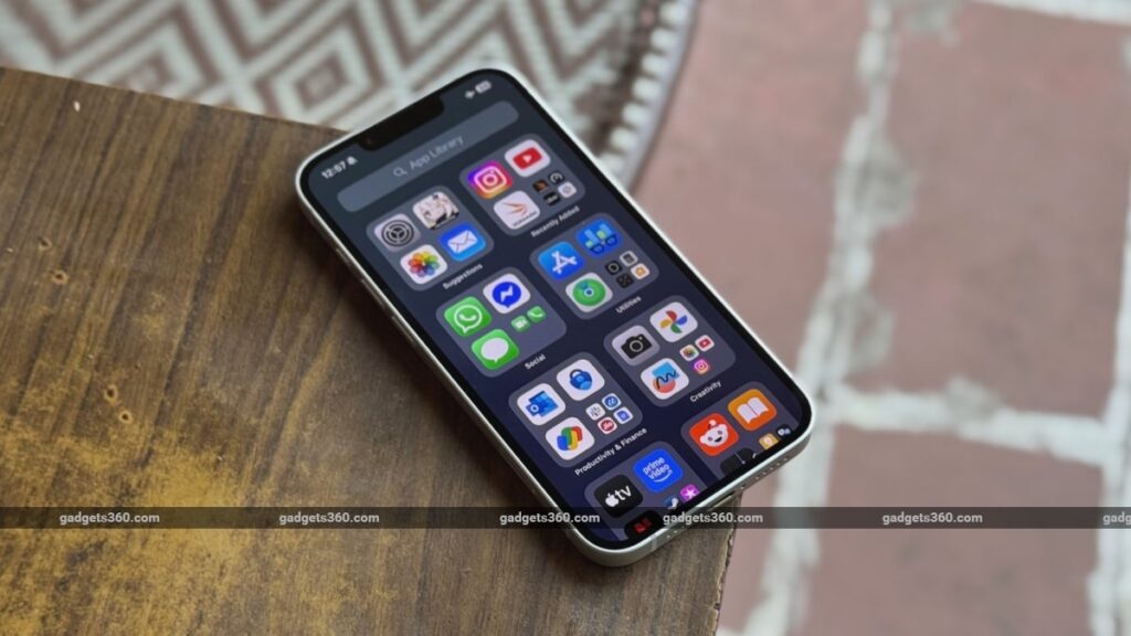 apple_iphone_16e_software_boring_gadgets_360_1742908236523.jpg